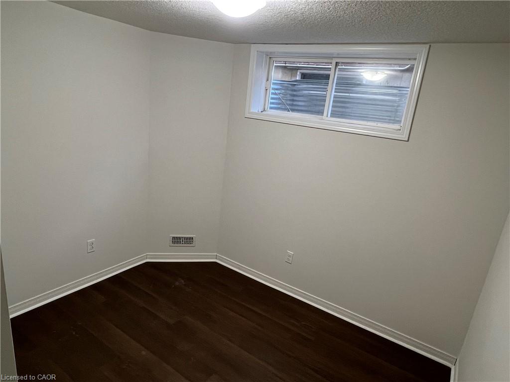 Unit LOWER - 14 Iron Gate Street, Kitchener 5