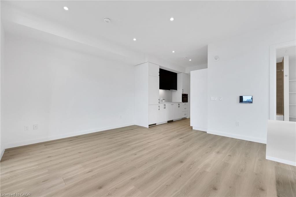 Unit 813 - 741 King Street W, Kitchener 4